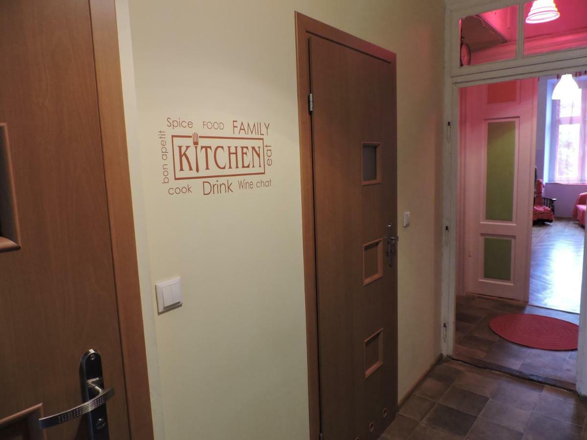 Hostel Centrum Sabot Краков Экстерьер фото